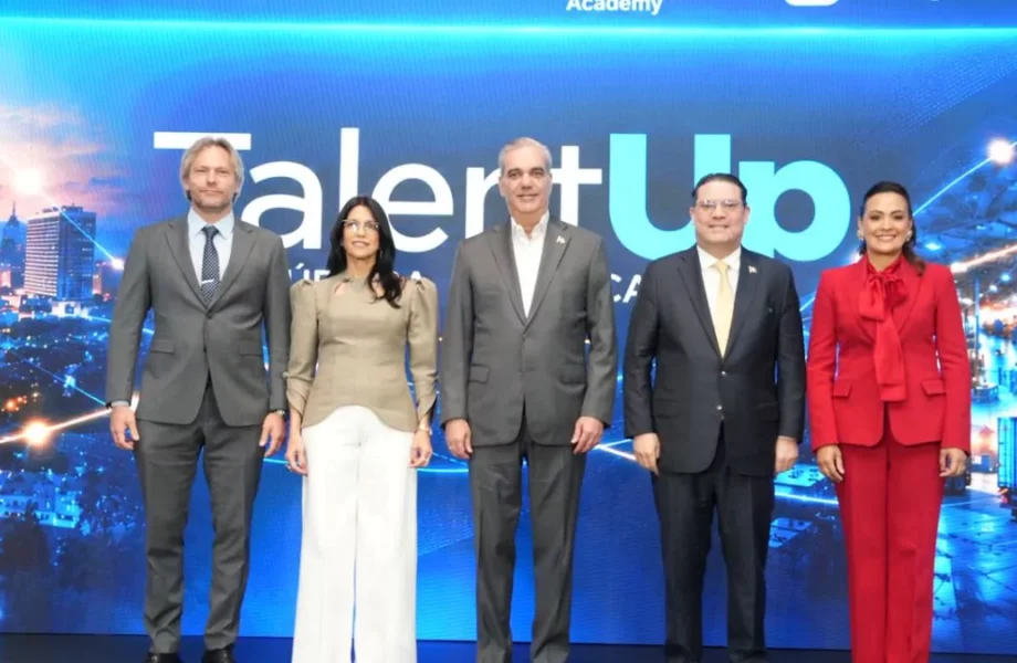 Gobierno anuncia 15 mil becas para formación en habilidades digitales