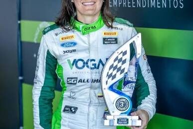 Tatiana Calderón, primera mujer en ganar una carrera en la historia de la NASCAR Brasil