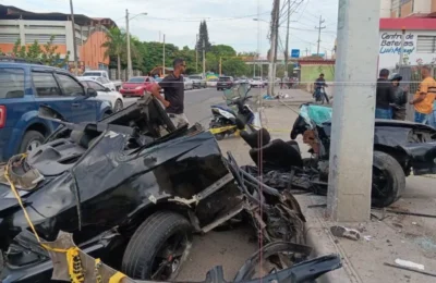 Fallece mujer y conductor resulta gravemente herido tras accidente en Santiago
