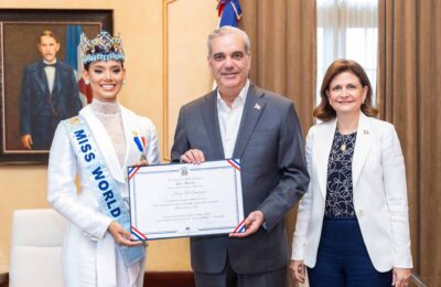 Abinader recibe a Miss Mundo 2026 y le entrega Medalla Presidencial al Mérito Civil