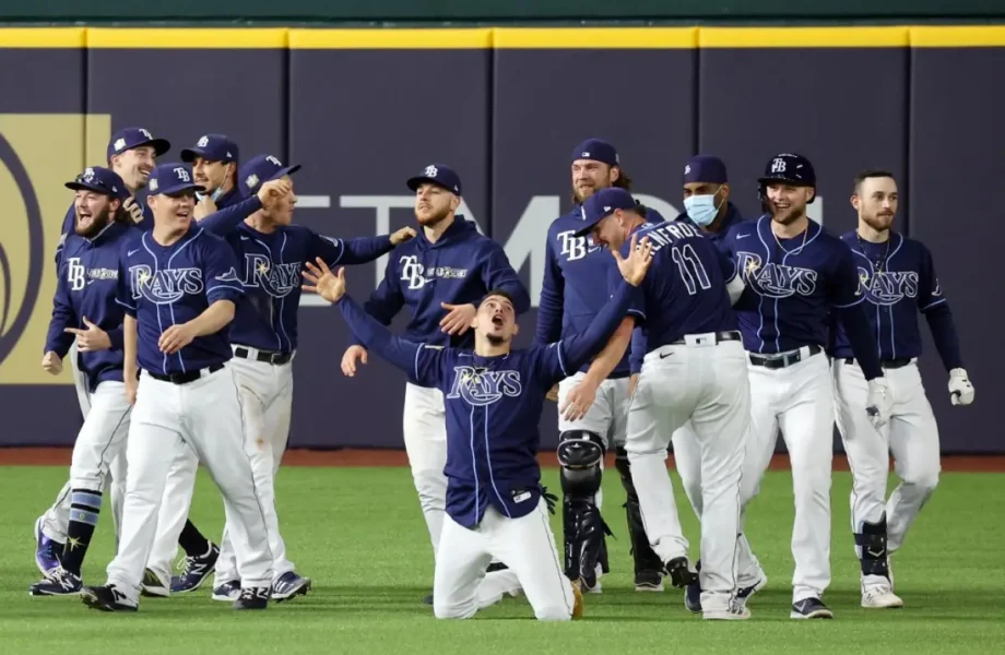 Los Rays reaccionan y logran su primera victoria en la Serie Mundial