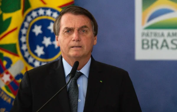 Jair Bolsonaro dice que es «momento de unión y no de buscar culpables», según su esposa