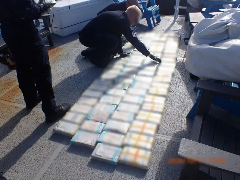 Detenidos dos dominicanos y un chino por tráfico de cocaína en Puerto Rico