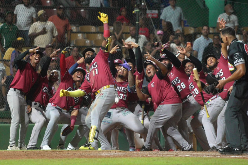 Marcell Ozuna batea un grand slam en la victoria de los Gigantes