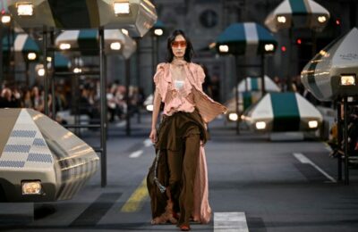 Louis Vuitton cierra la Semana de la Moda de París con un viaje al futuro