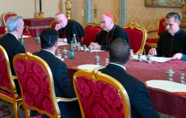 Abinader entrega invitación al papa León XIV y aborda situación de Haití y Cuba con Pietro Parolin