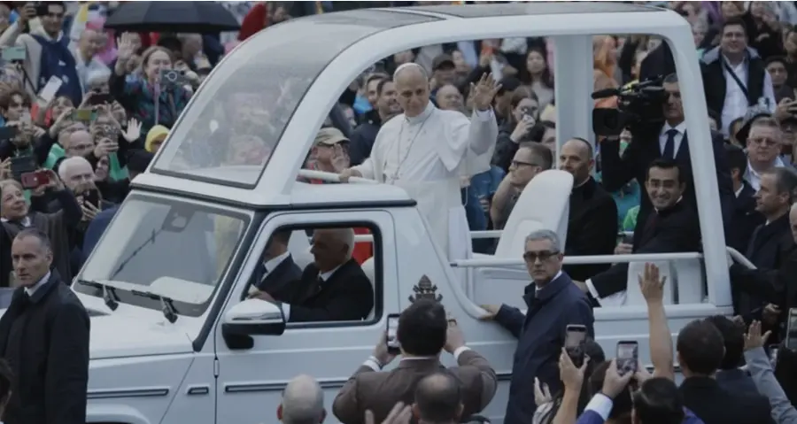 El papa León XIV retoma las audiencias y se vuelve a subir al papamóvil tras su operación