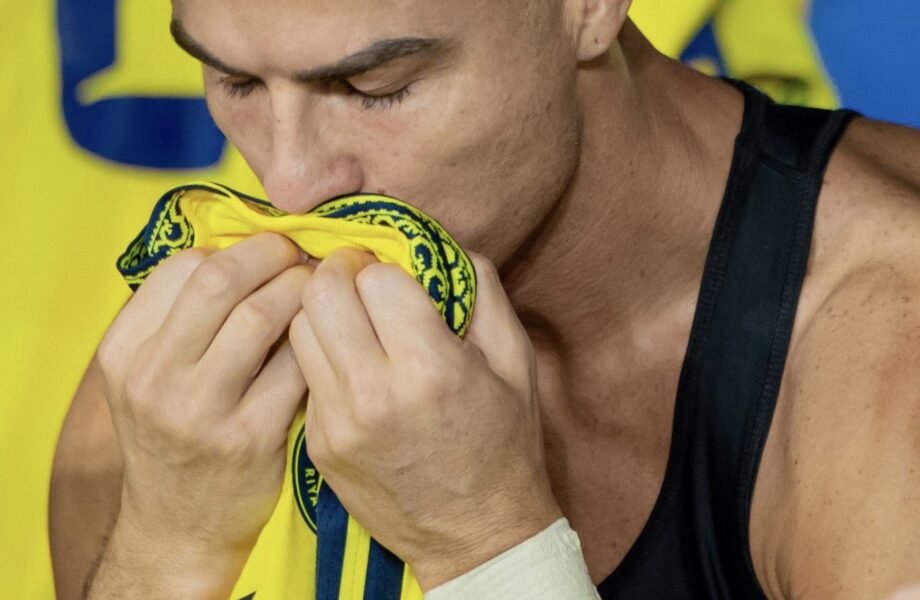 Cristiano Ronaldo anota tras un partido retrasado por alerta de misiles.