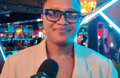 Christopher Peña se destaca con doble nominación en Premios La Flor 2026