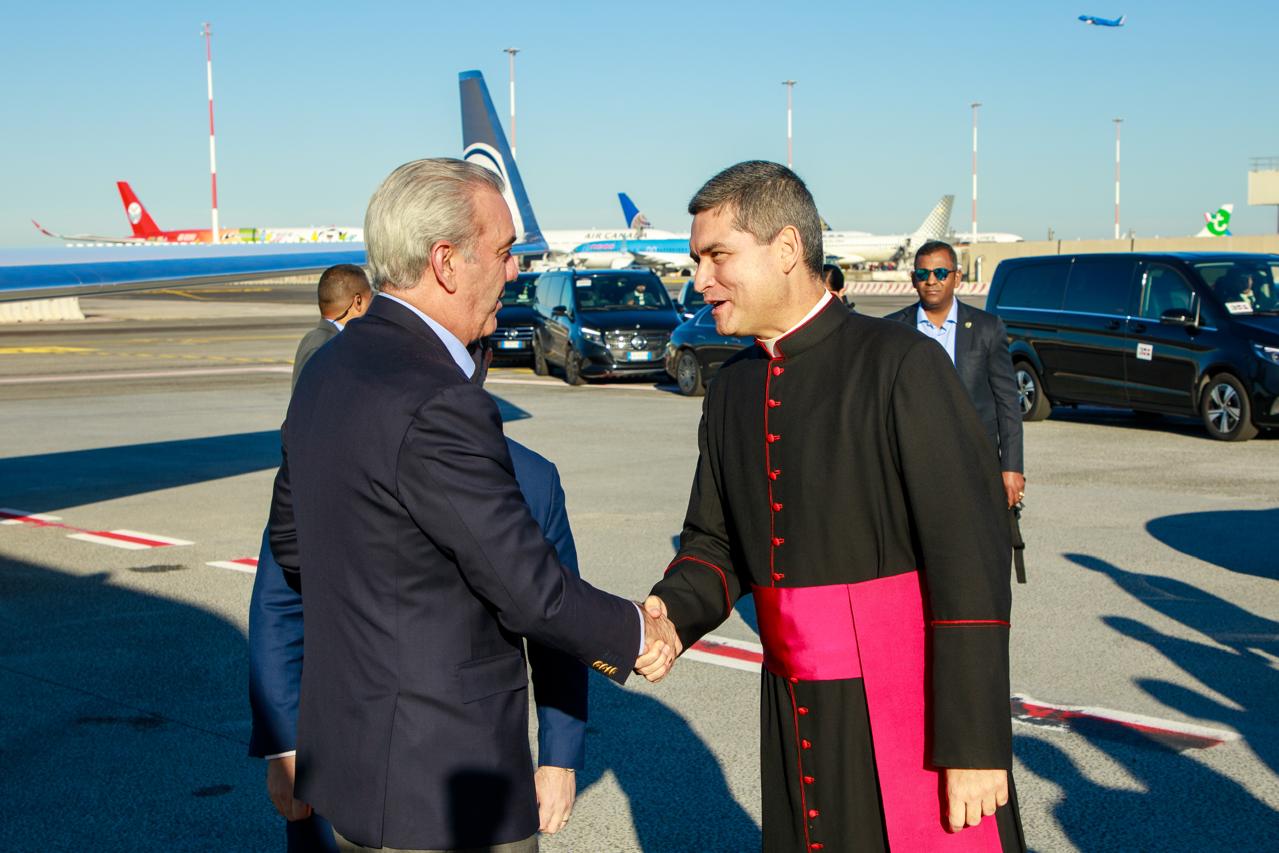 Abinader informa que invitará oficialmente al papa León XIV a visitar República Dominicana en 2027