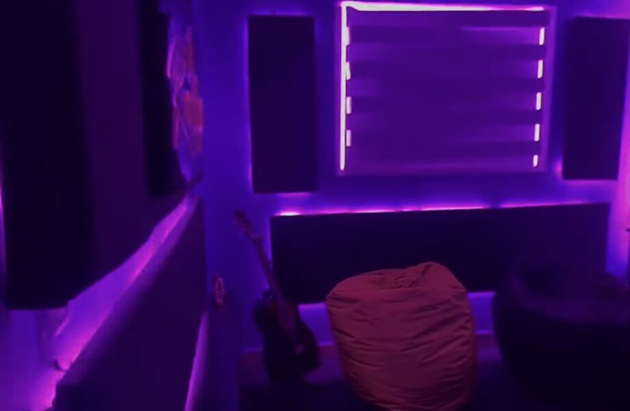 La Ross María muestra su estudio de música y lo define como uno de sus regalos más bonitos