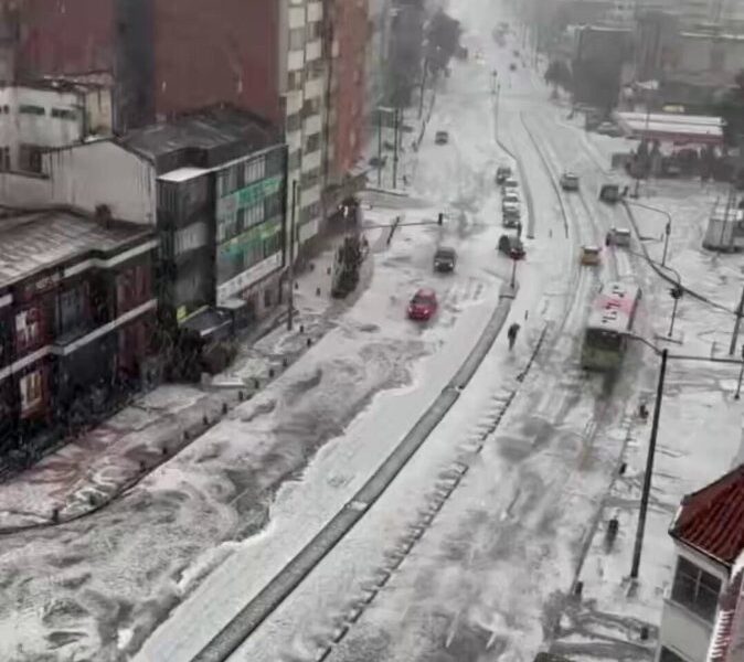 ¡Bogotá bajo nieve! Tormenta con granizo azota varias localidades de Bogotá