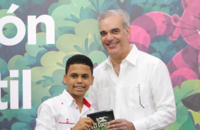 Abinader invita a niños y jóvenes a cultivar hábito de lectura en la Feria Internacional del Libro 2026