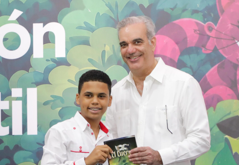 Abinader invita a niños y jóvenes a cultivar hábito de lectura en la Feria Internacional del Libro 2026