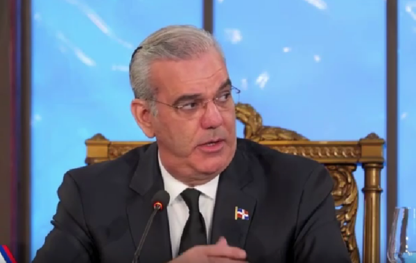 Presidente Abinader plantea eliminar término “doméstica” por considerarlo despectivo