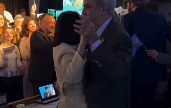¡Con merengue y alegría! Abinader y Raquel Arbaje ponen ritmo al cierre del Foro de la FAO