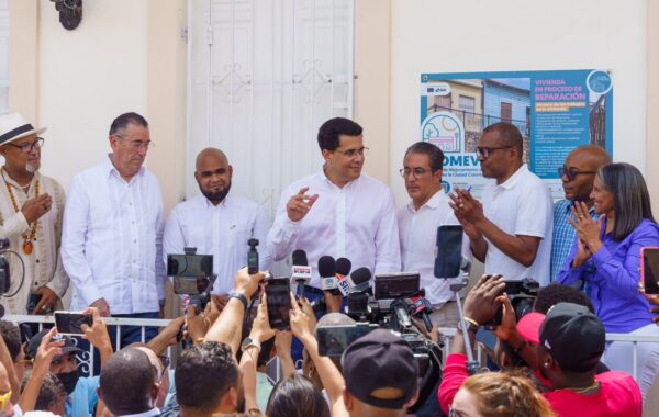 David Collado entrega primeras viviendas y fachadas remozadas en la Ciudad Colonial