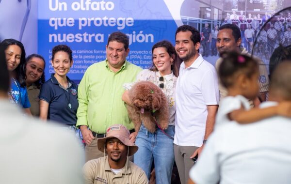 Omar Fernández dona veterinaria móvil para rescate y atención de animales desamparados