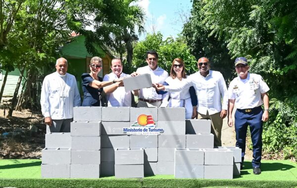 David Collado deja iniciadas obras en  Maimón por más de 168 millones de pesos