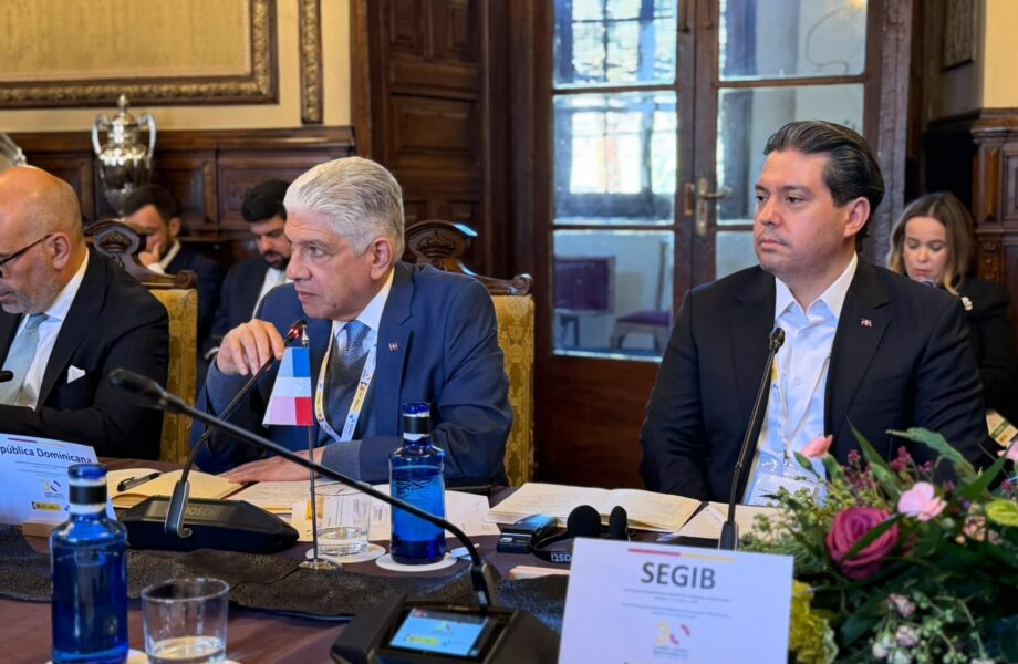 Eduardo Estrella destaca en cumbre iberoamericana inversiones del Gobierno en puertos, aeropuertos y movilidad urbana