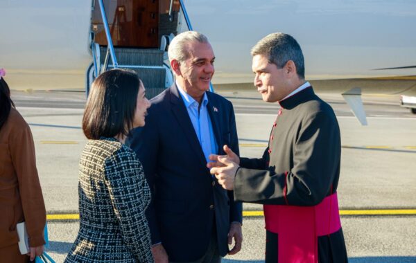Abinader llega a Roma para reunirse con el papa León XIV y participar en foro mundial de la FAO