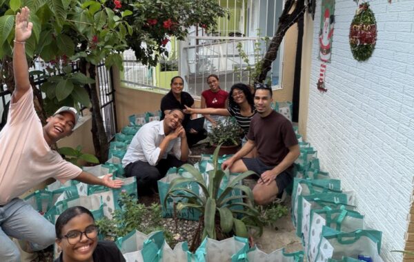Iniciativa social “Sonrisas de Navidad” busca llevar cenas a más de 300 familias en Nochebuena