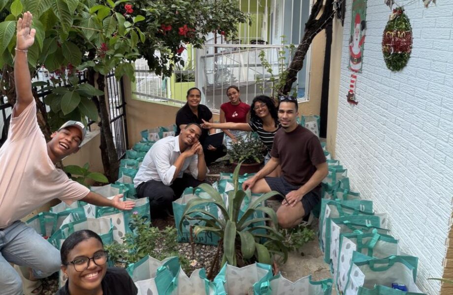 Iniciativa social “Sonrisas de Navidad” busca llevar cenas a más de 300 familias en Nochebuena