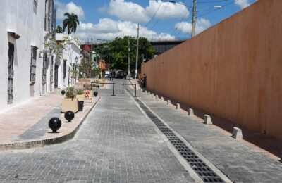 David Collado concluye entregas de calles intervenidas en Ciudad Colonial por 221 millones pesos.