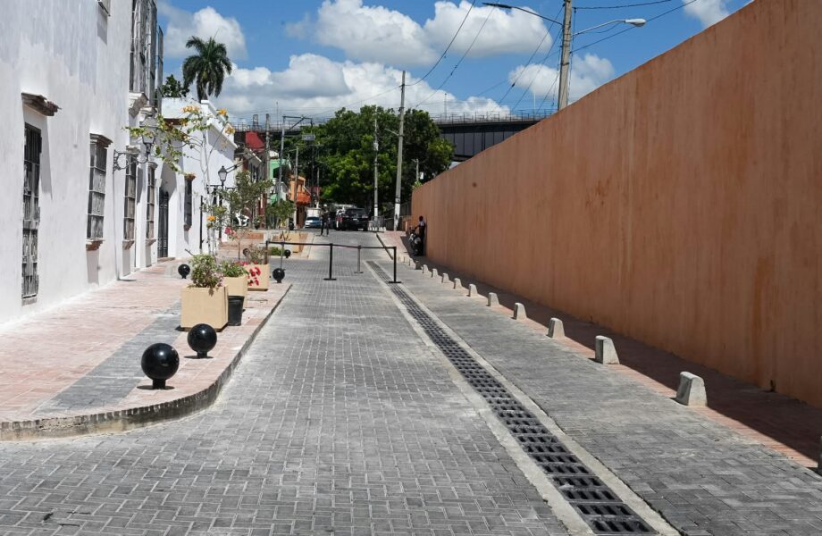 David Collado concluye entregas de calles intervenidas en Ciudad Colonial por 221 millones pesos