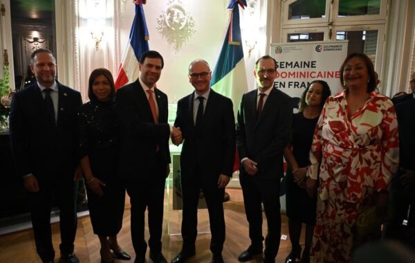 Ministro Roberto Ángel Salcedo encabeza la apertura de la Semana Dominicana en Francia