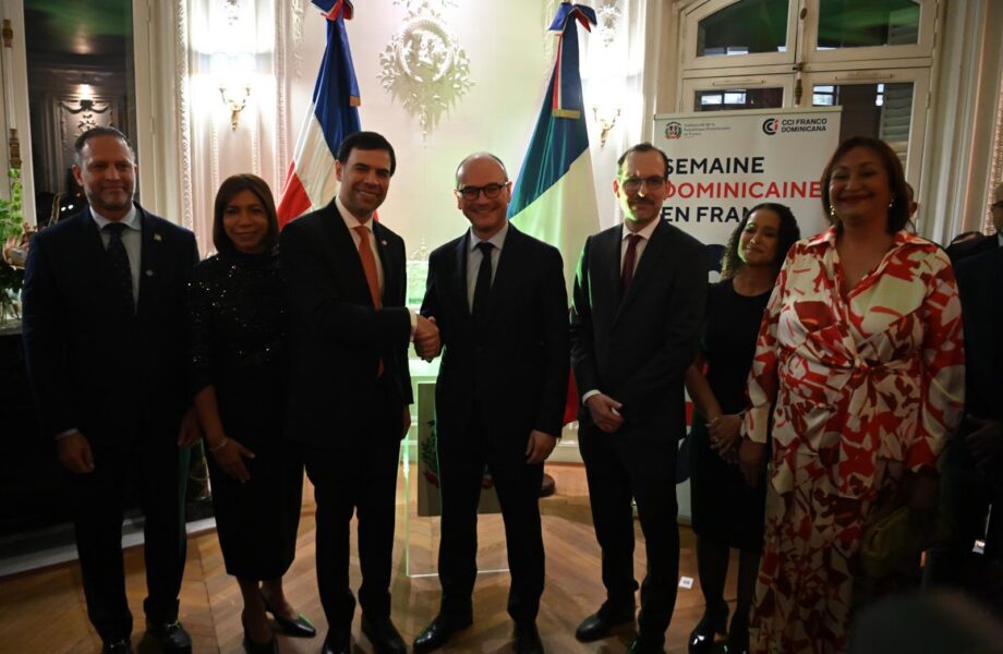 Ministro Roberto Ángel Salcedo encabeza la apertura de la Semana Dominicana en Francia