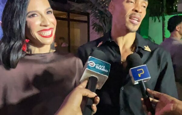 Alexander Duval y Laura Isabel Fernández celebran 40 años de Alina Abreu y revela cómo surgió su regreso tras 14 años