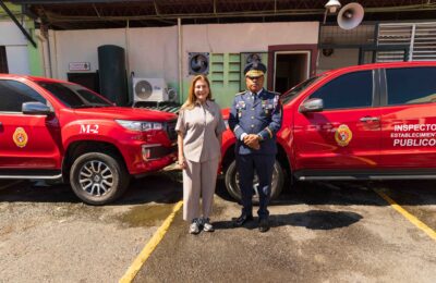 Carolina Mejía entrega dos camiones para fortalecer capacidad del Cuerpo de Bomberos del DN