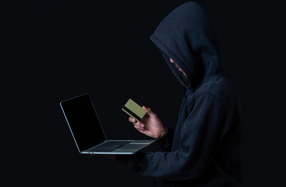 ESET analiza una estafa de inversión que utiliza medios falsos, figuras públicas y la identidad de una empresa financiera real