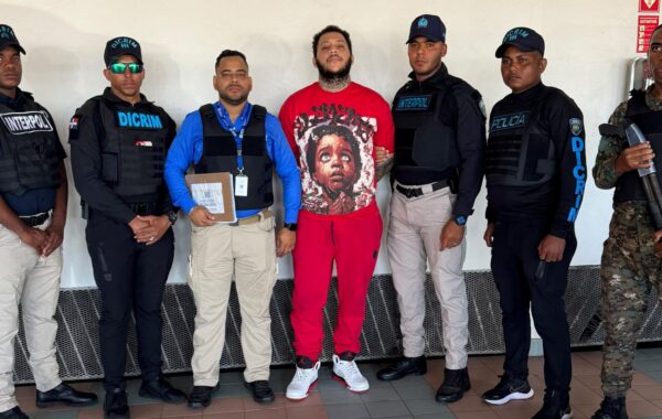 PN recibe deportado desde Jamaica señalado como principal sospechoso de muerte de recolector de basura en Santiago