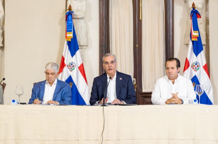 Abinader anuncia que el gobierno ha contratado en obras más de 31 mil millones de pesos con los fondos obtenidos AERODOM