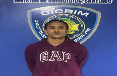 Policía informa se encuentran bajo custodia un hombre y un adolescente por muerte de sargento de la institución en Santiago