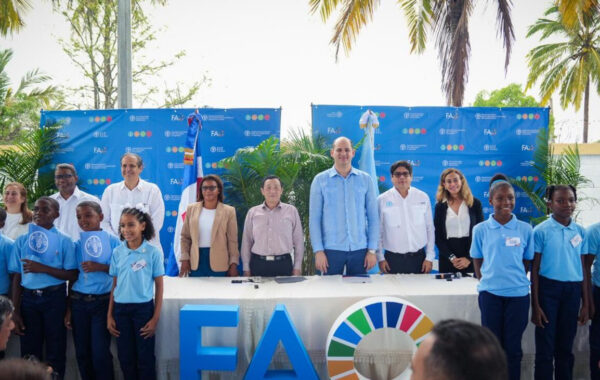 Director general de la FAO visita escuela modelo de Monte Plata que impulsa la alimentación sostenible