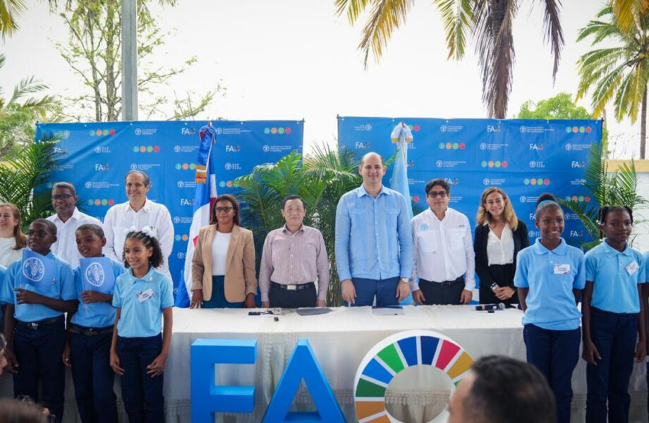 Director general de la FAO visita escuela modelo de Monte Plata que impulsa la alimentación sostenible