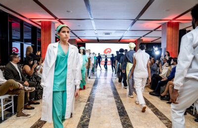 Grabo Estilo presenta las últimas tendencias en uniformes profesionales de Velilla durante desfile en Santo Domingo