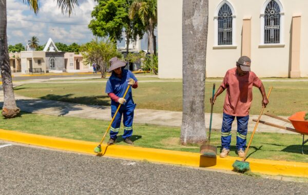 Alcaldía del DN realiza operativo de reacondicionamiento en cementerios por el Día de los Fieles Difuntos