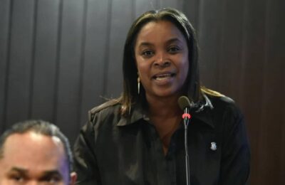 Diputada Millys Martínez cuestiona silencio de Faride Raful tras incidente con policías