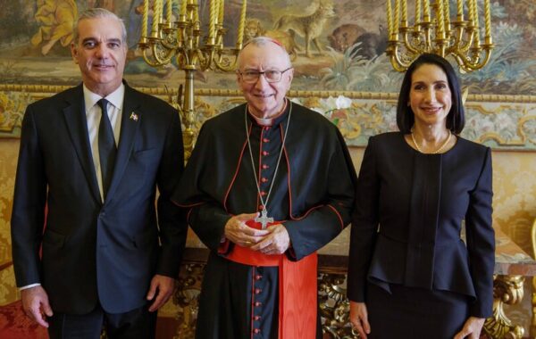 Abinader aborda conflictos regionales y delincuencia organizada en el Vaticano