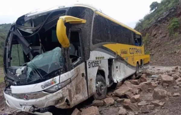 Un desprendimiento de rocas causa cuatro muertos y tres heridos en el noroeste de Colombia