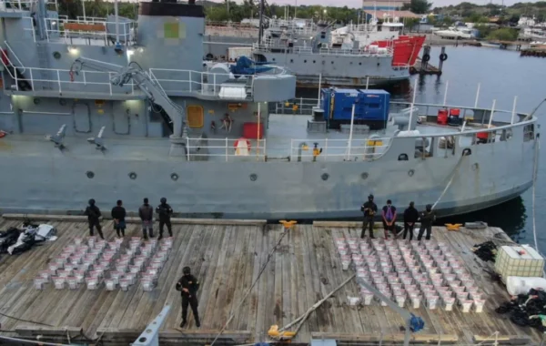 DNCD intercepta dos lanchas con 749 paquetes de presunta cocaína en Baní