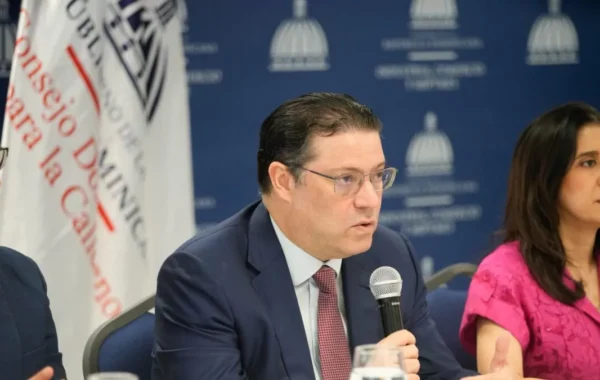 Ministro Sanz Lovatón anuncia mayor apoyo al organismo de acreditación para fortalecer la calidad en RD