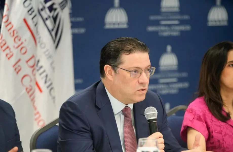 Ministro Sanz Lovatón anuncia mayor apoyo al organismo de acreditación para fortalecer la calidad en RD
