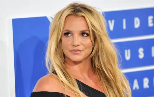 Britney Spears lanza ‘She’ll Never Be Me’ para celebrar los 25 años de su álbum ‘Britney’