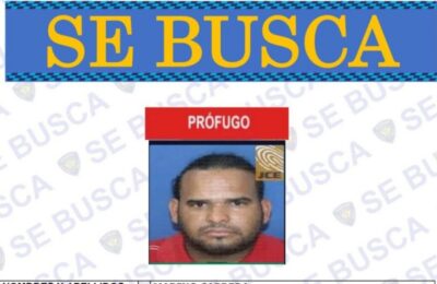 Policía busca a hombre señalado por apuñalar a una mujer en Esperanza