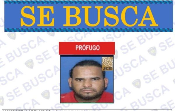 Policía busca a hombre señalado por apuñalar a una mujer en Esperanza
